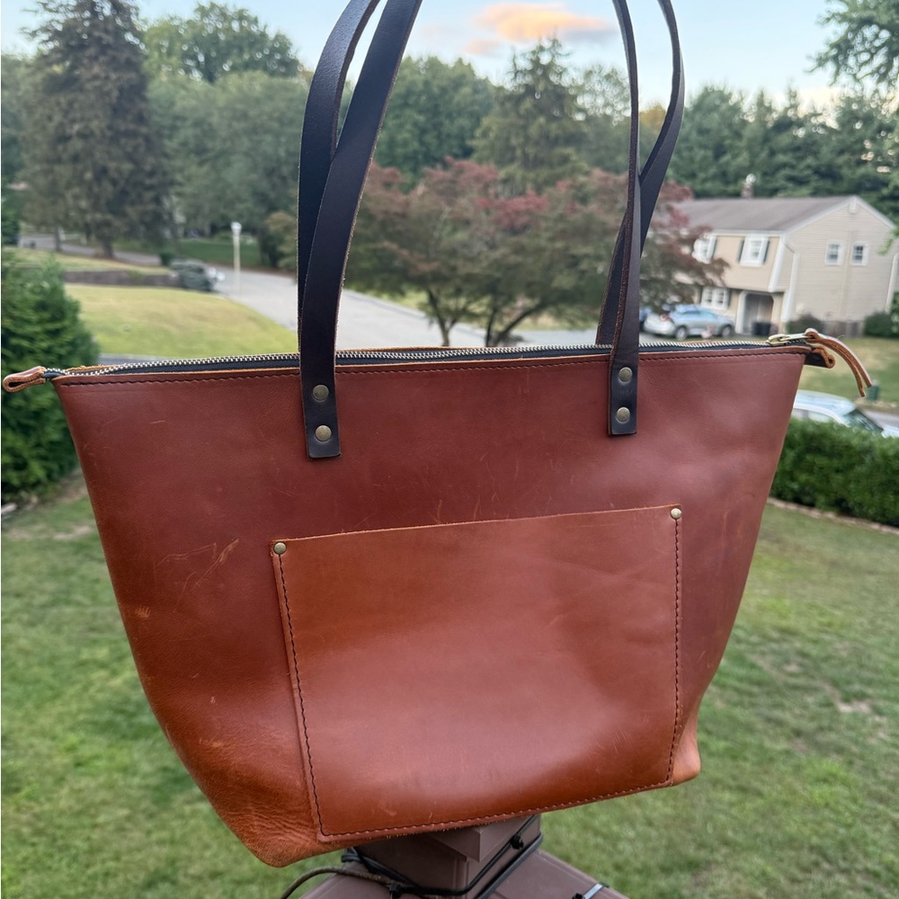 Portland Leather Tote Bag Zipper Close